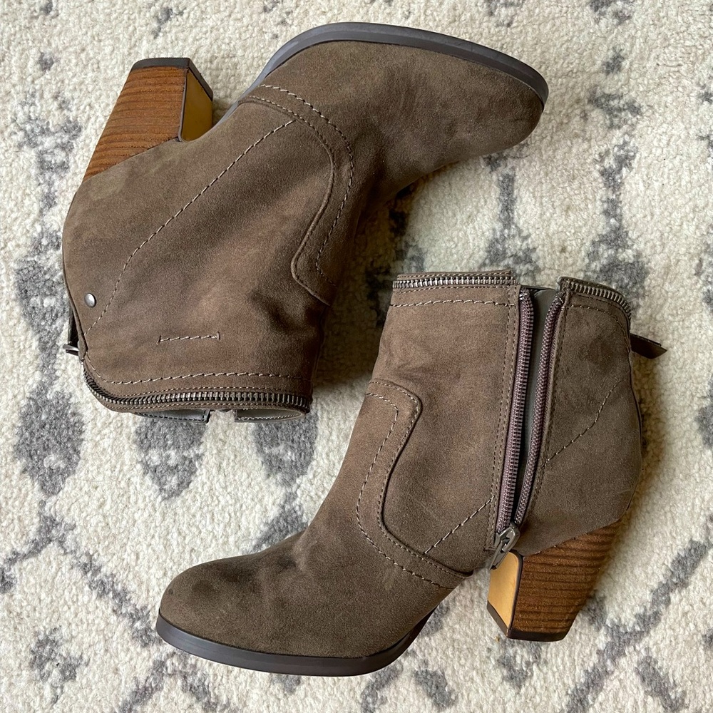 Lowered! 💥 Women’s Crown Vintage Taupe Booties - Picture 11 of 12